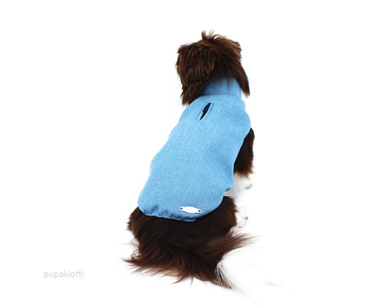 Cappotto impermeabile per cane indossato (retro))