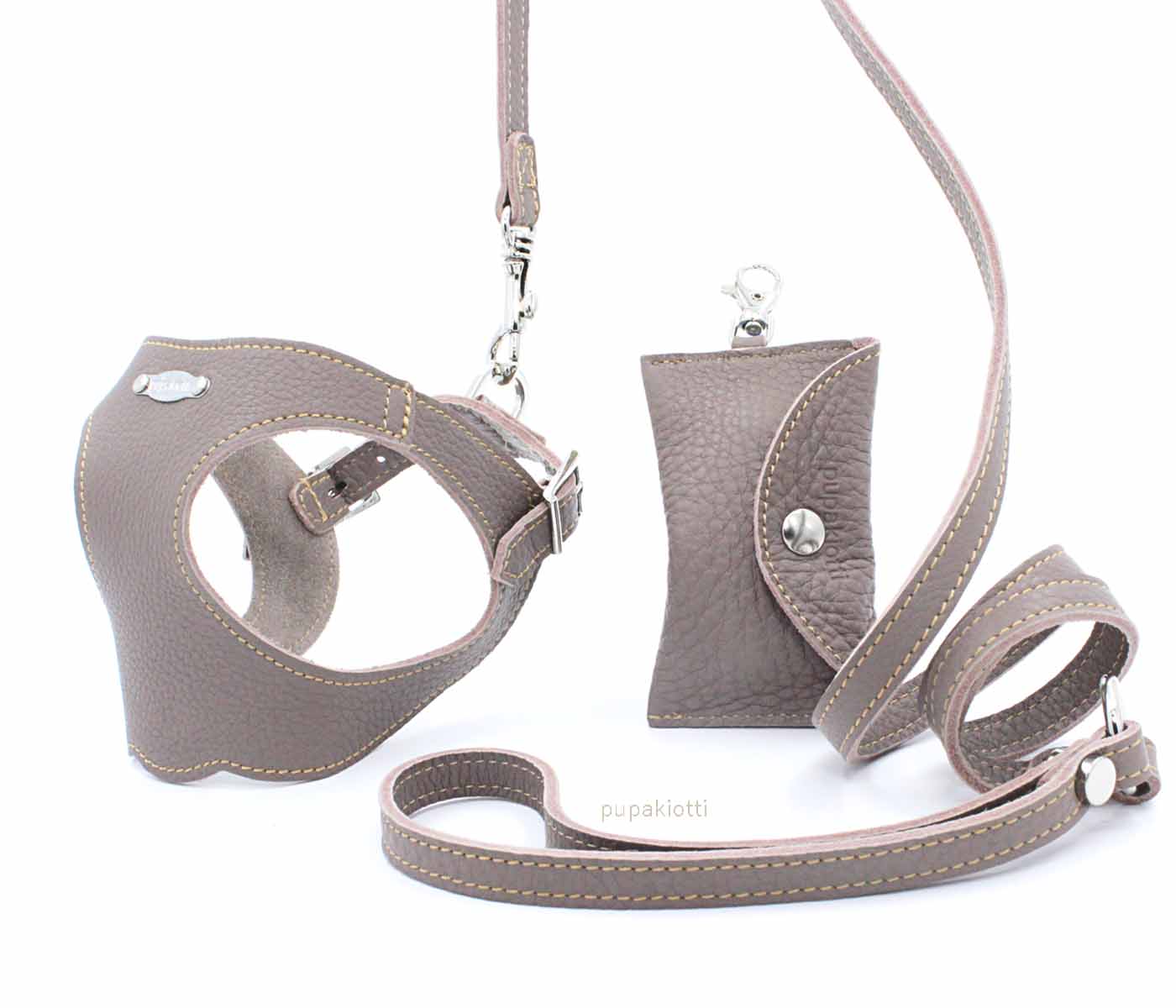 Basic. Set 3 pezzi. Pettorina e guinzaglio con porta sacchetti in pelle per cane